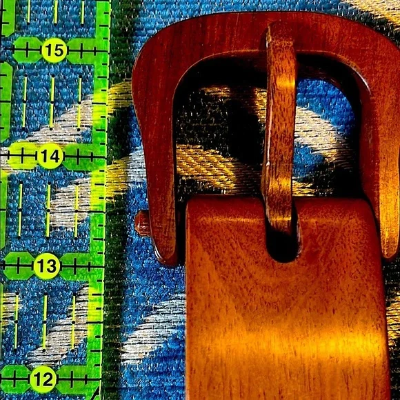 Vintage Wooden Desk Clock – Unique Wristwatch Design - Picture 7 of 12